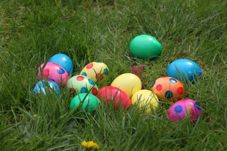 Easter-Eggs-file Colored eggs for Easter in grass