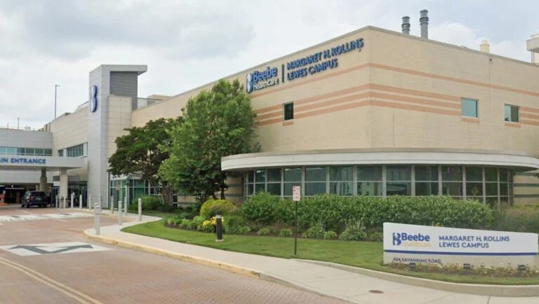 beebe-healthcare-sussex-county-delaware-primer-estado El hospital Beebe Healthcare en el condado de Sussex, Delaware. Un estudio dice que ninguno de los sistemas de salud del condado – Beebe Healthcare, Bayhealth o TidalHealth – tiene suficientes recursos para poder tener una facultad de medicina, pero podría ser posible si lo hicieran juntos