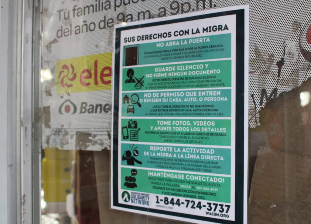 norristown-businesses-4_02052025-file A sign in Norristown explains in Spanish your rights when interacting with immigration enforcement agents