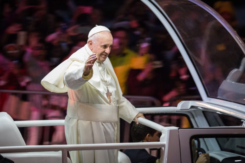 pope-francis-philadelphia-visit-2015-36 Pope Francis waves