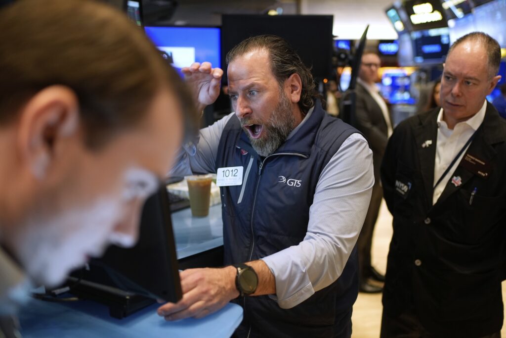 APTOPIX Financial Markets Wall Street Traders in shock on the floor of the stock exchange