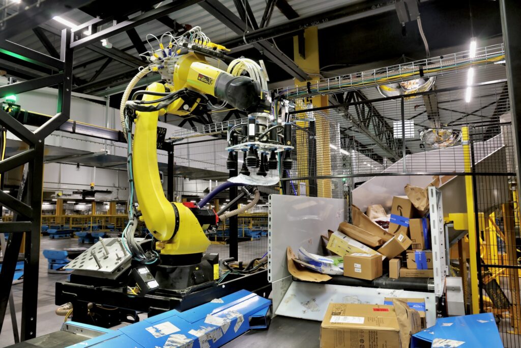 2025 05 21-e lee-wilmington de amazon-increased automation robotic arm Inside the warehouse
