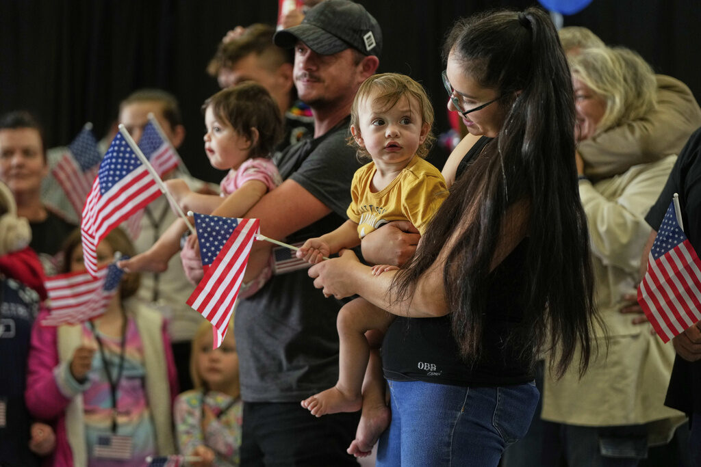 APTOPIX South Africa US Refugees Afrikaner refugees from South Africa holding American flags
