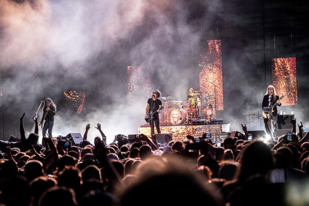 Alice in Chains playing on stage