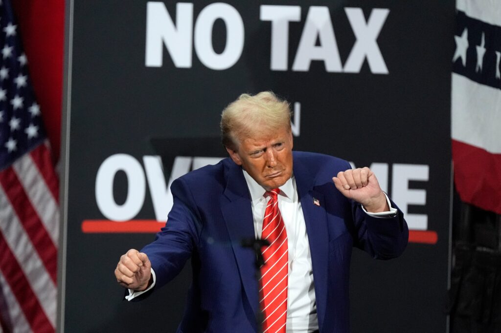 donald-trump-2024-10-15 Donald Trump dancing