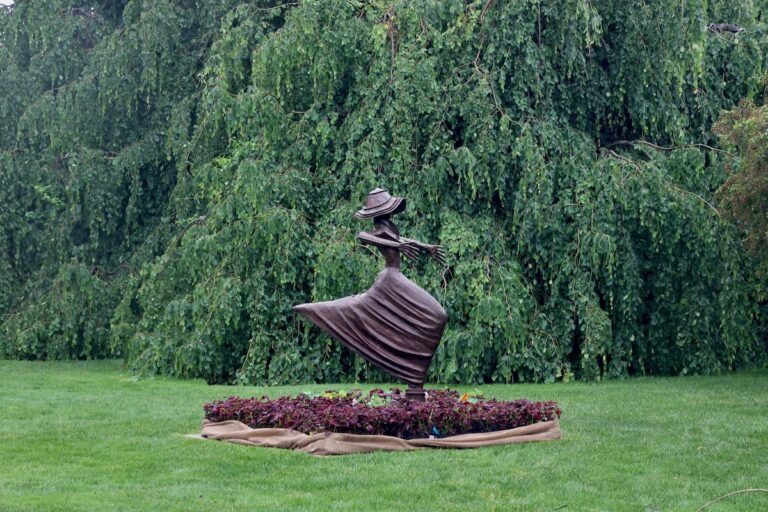 'Jubilant Dancer sculpture