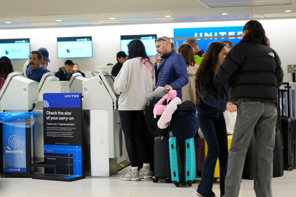 newark-airport-2025-05-05 Travelers check into their flights at Newark Liberty International Airport