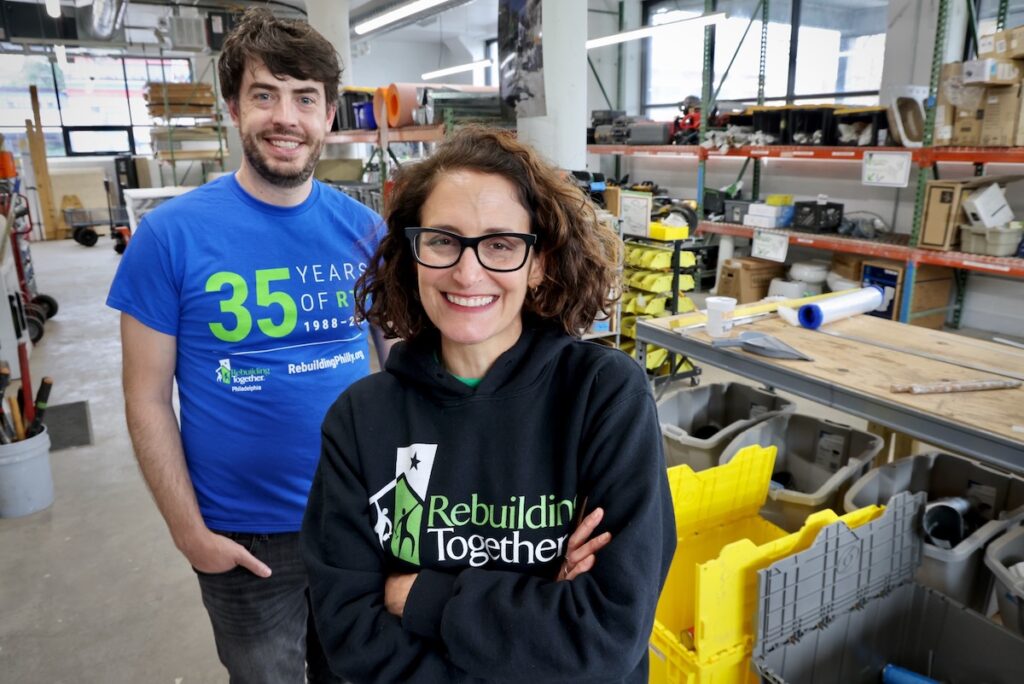2025 05 21-e lee-brandon alcorn stefanie seldin-rebuilding together philadelphia-front and center Stefanie Seldin and Brandon Allcorn.