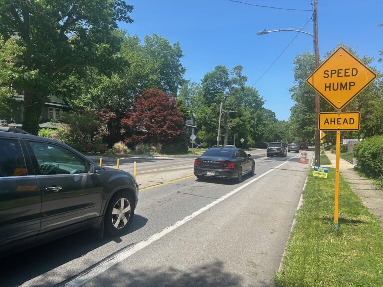 Cars driving along Lincoln Drive