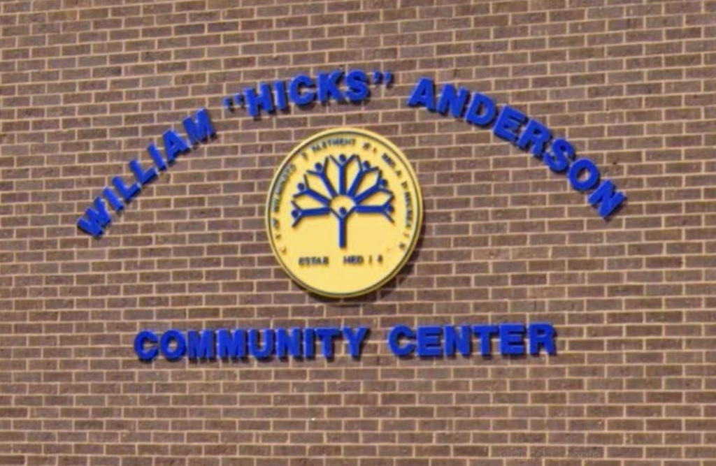 william-hicks-anderson-community-center-2025-05-01-22 El signo del Centro Comunitario