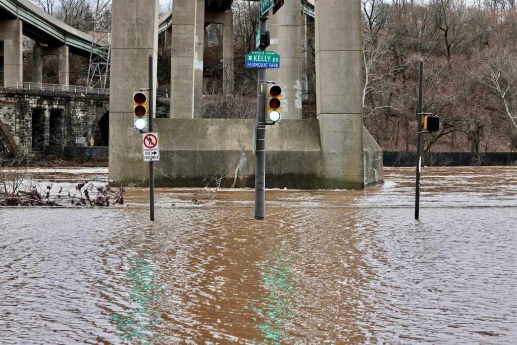 2024-01-10-e-lee-philadelphia-kelly-drive-at-ferry-flooding-file Kelly Drive in Philadelphia flooded
