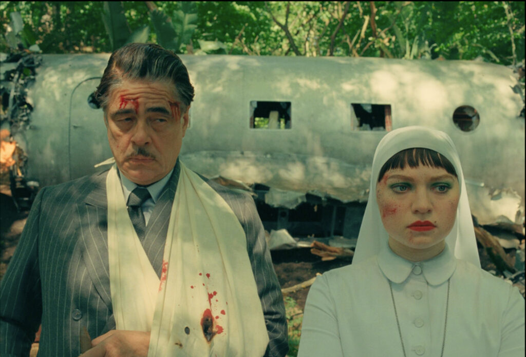 Flicks Benicio Del Toro and Mia Threapleton