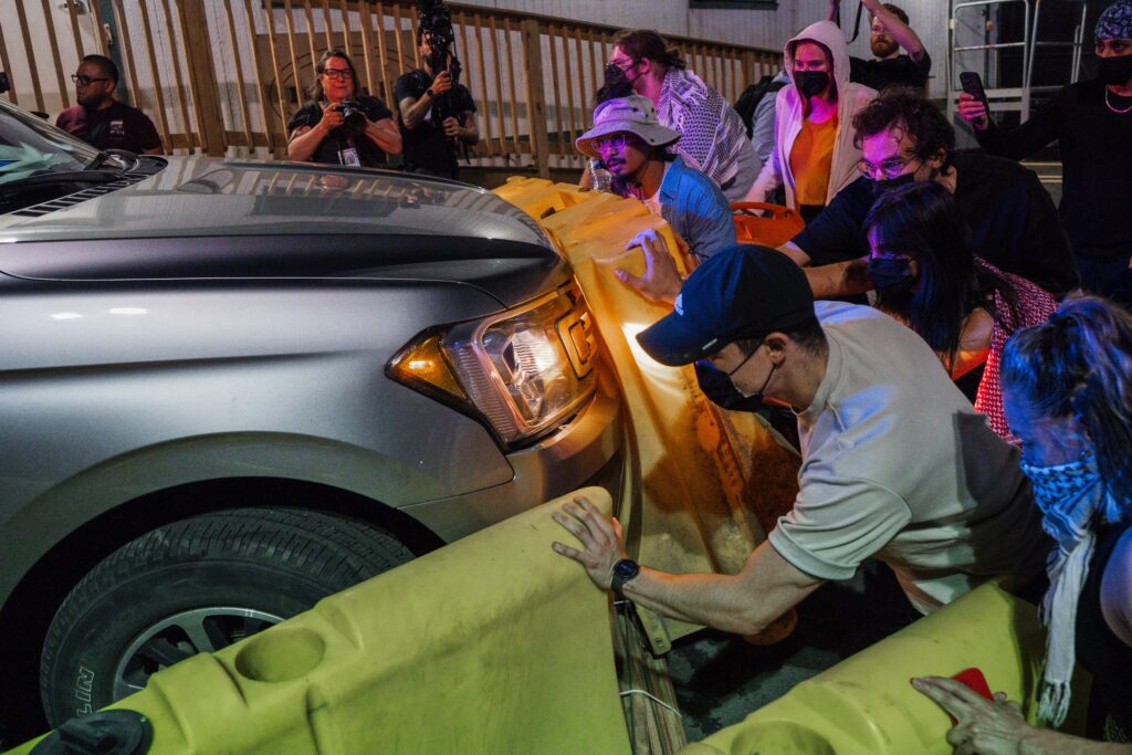 delaney-hall-protesters-2025-06-12 Protesters attempt to block a vehicle from leaving the Delaney Hall Detention Facility during protests