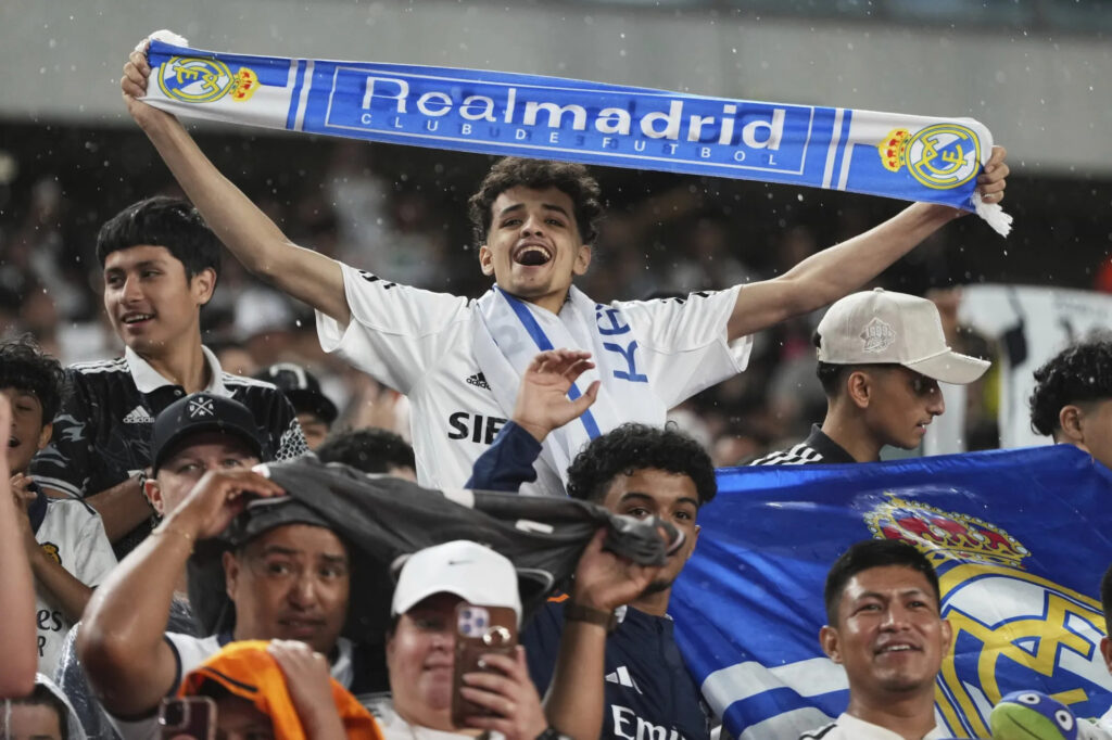 fifa-club-world-cup-philadelphia-2025-06-26 Fans react during the Club World Cup Group H soccer match between Salzburg and Real Madrid in Philadelphia