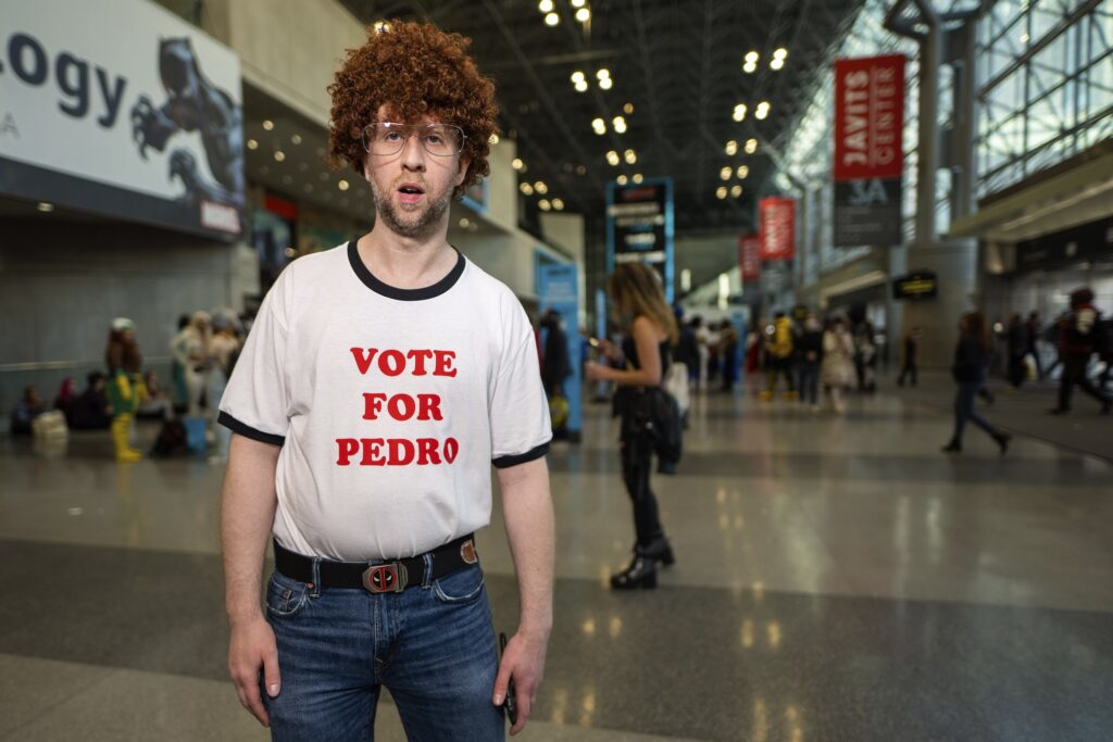 A man dressed like the main character from Napoleon Dynamite