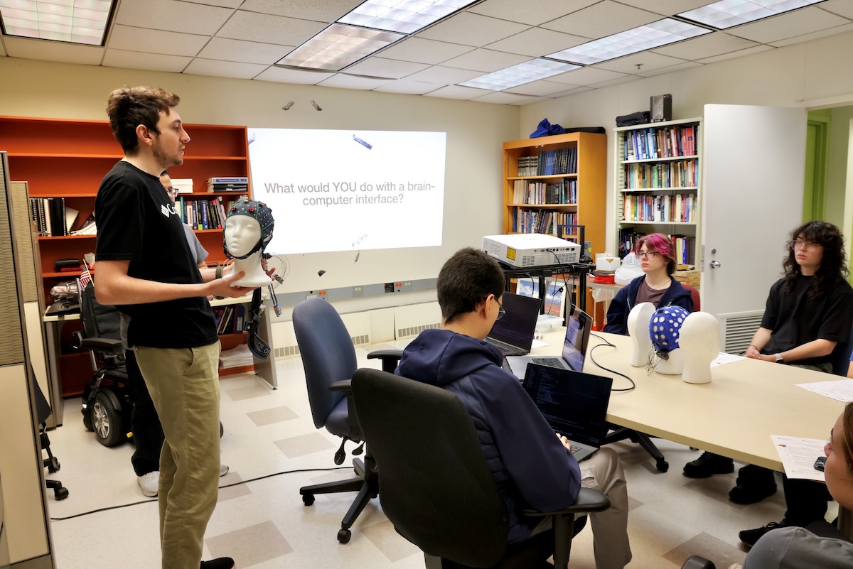 Bartu Atabek introduces students to an EEG-based brain-computer interface