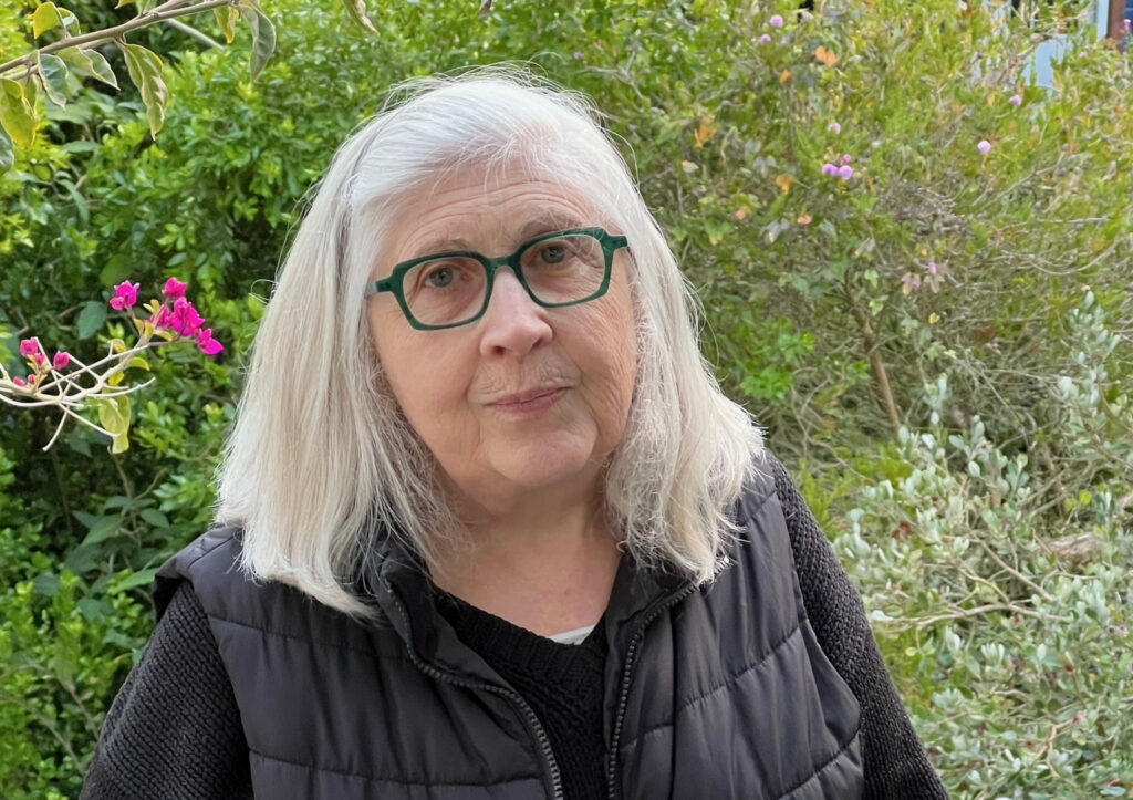 Adele Framer started an online community forum 