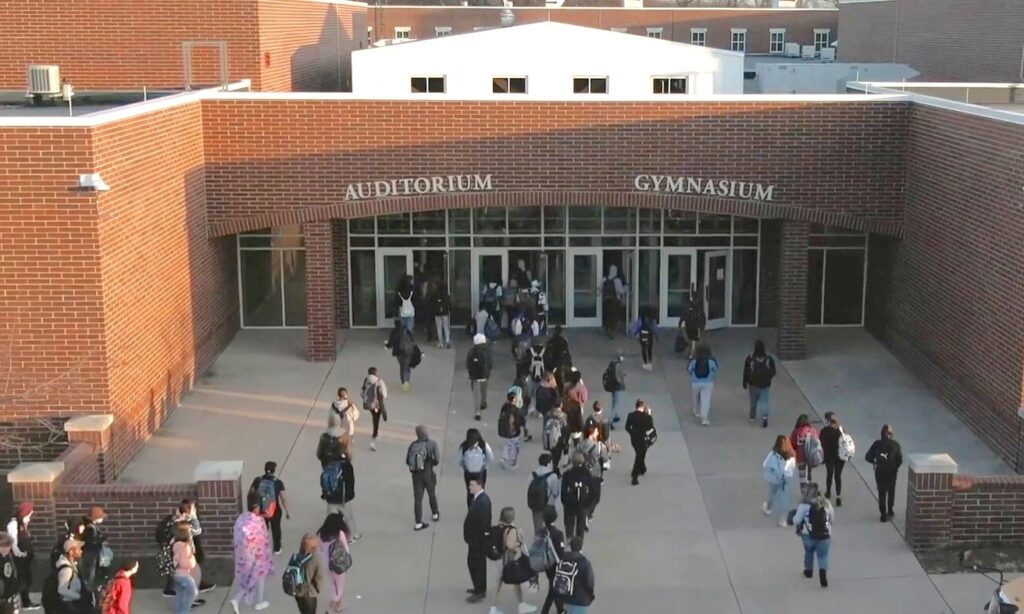 appoquinimink-high-school-2025-07-14 Students entering the school