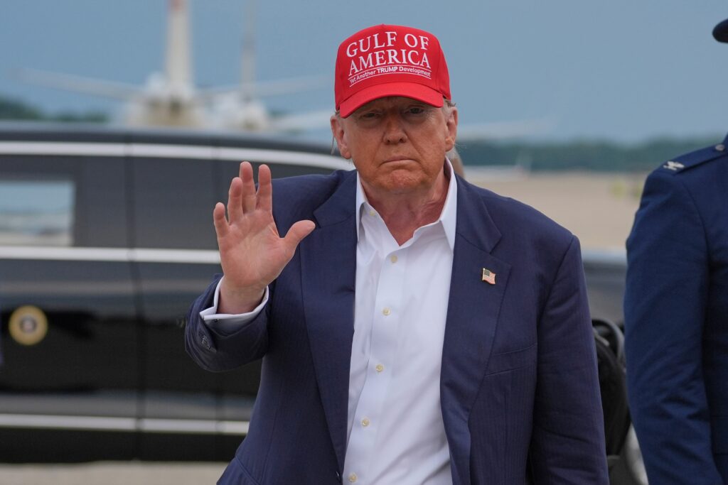 Donald Trump waves