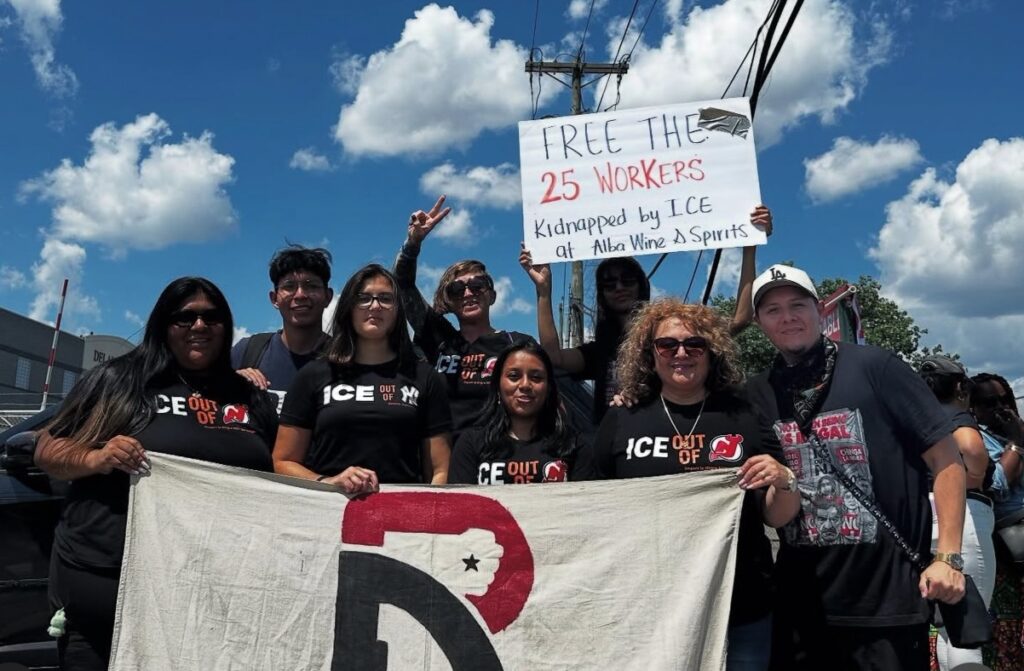 resistencia-nj-ice-2025-08-08-4 People at a rally holding up signs