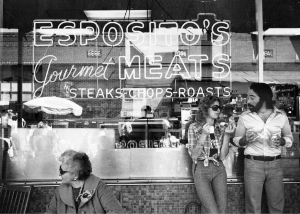 templearchives Shoppers stop and eat during Italian Market on Sunday, May 23, 1976. Photo: Don Camp (George D. McDowell Philadelphia Evening Bulletin Photographs/Temple University Libraries Urban Archives)