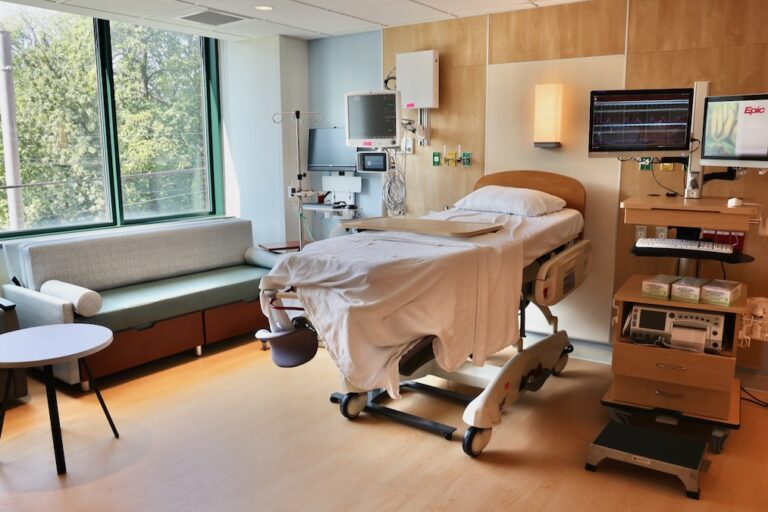 Labor and delivery room at Temple's new maternity hospital