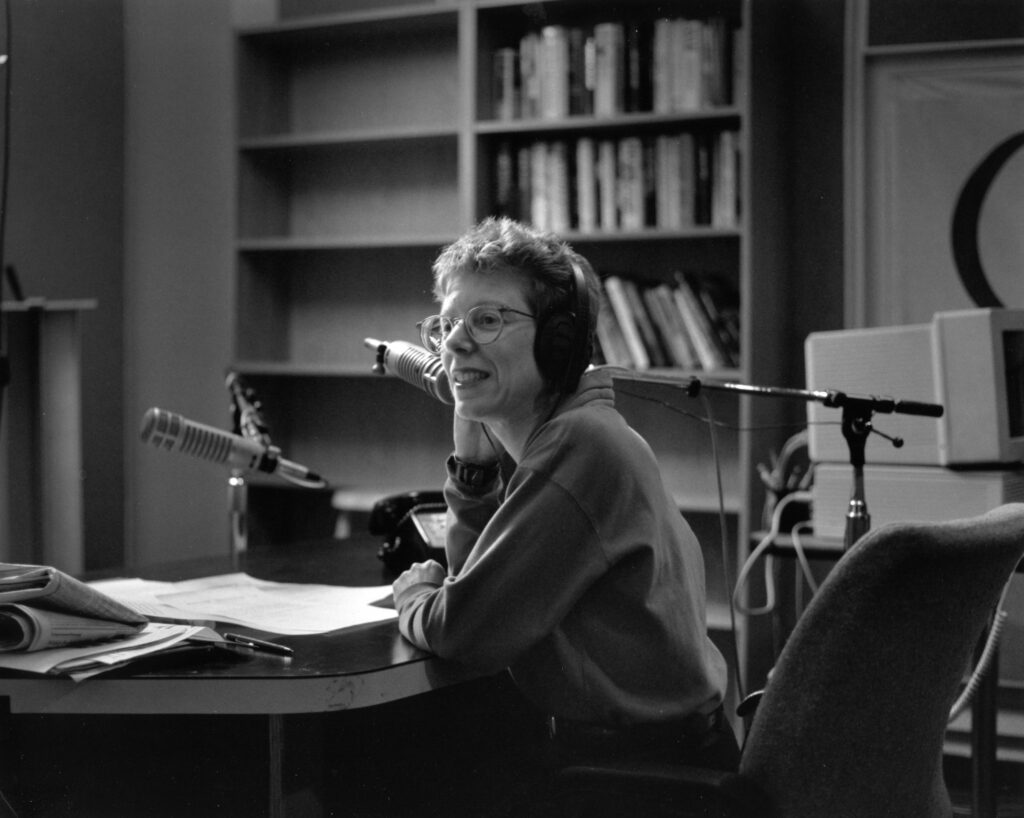 Terry-Gross-WHYY-studio-1992-Ken-Howard Terry Gross smiling