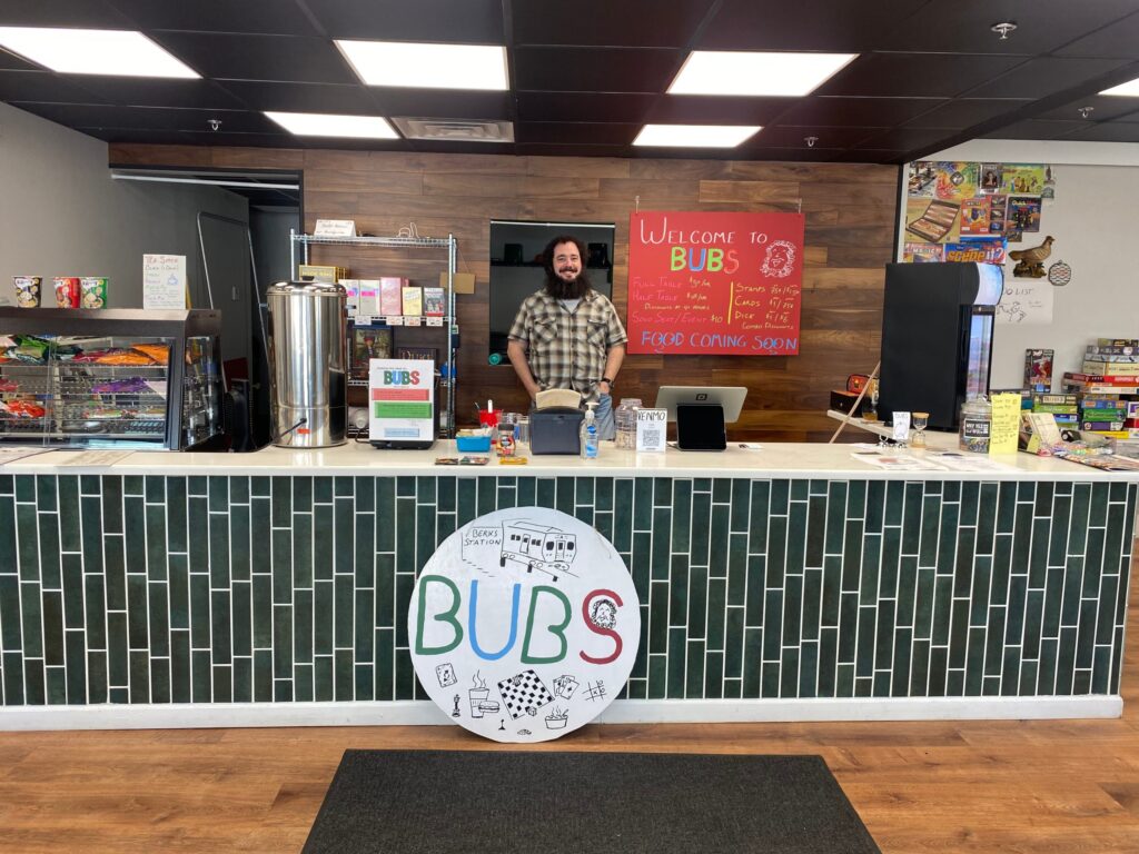 bubs-bp-080125 Simon Joseph at the BUBS counter