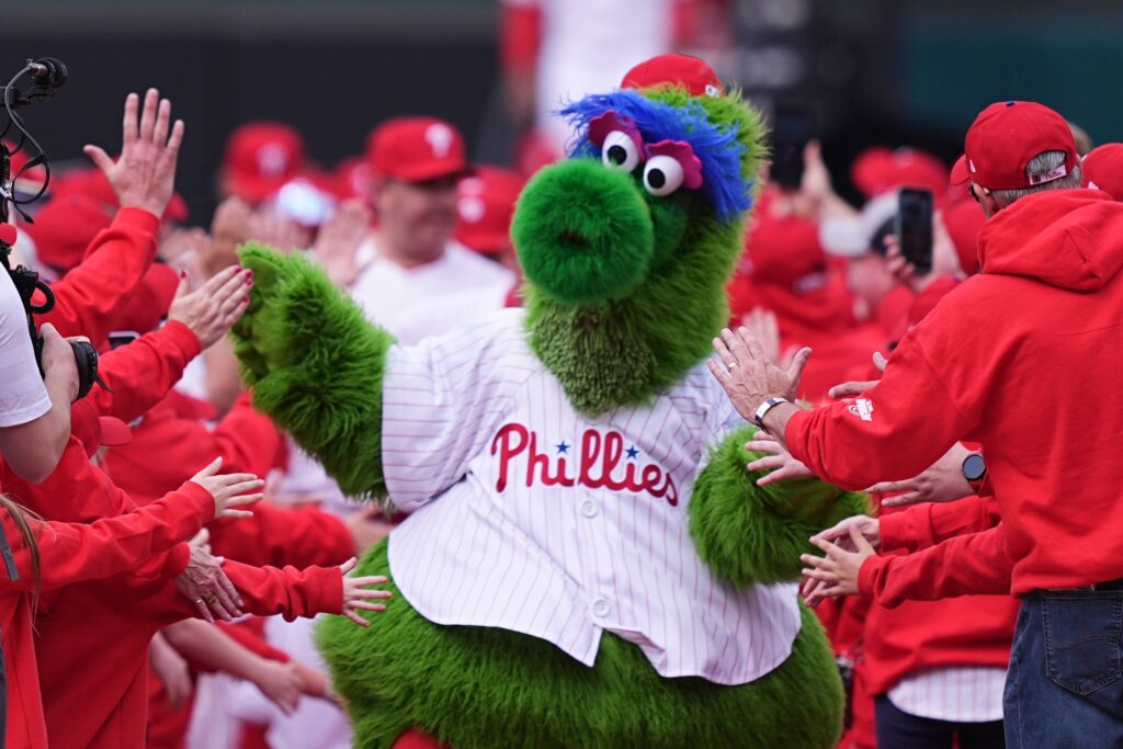 phillia-phanatic-2025-03-31 The Phillie Phanatic giving high-fives