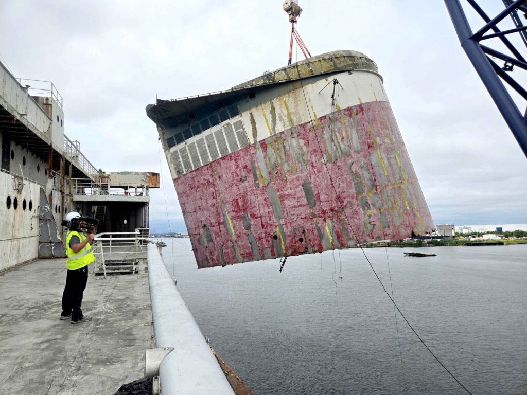 ss-united-states-bp-080725 Removing the forward smoke stack of the SS United States
