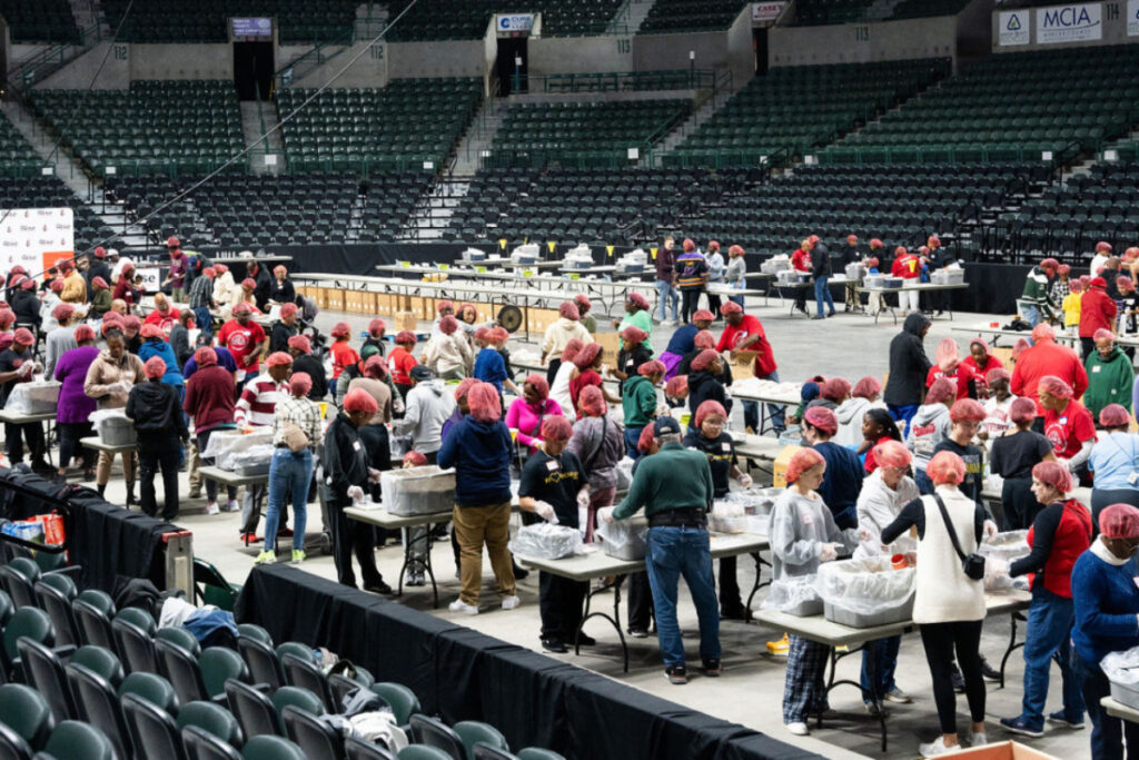 trenton-plates-volunteers-2024 volunteers packing food