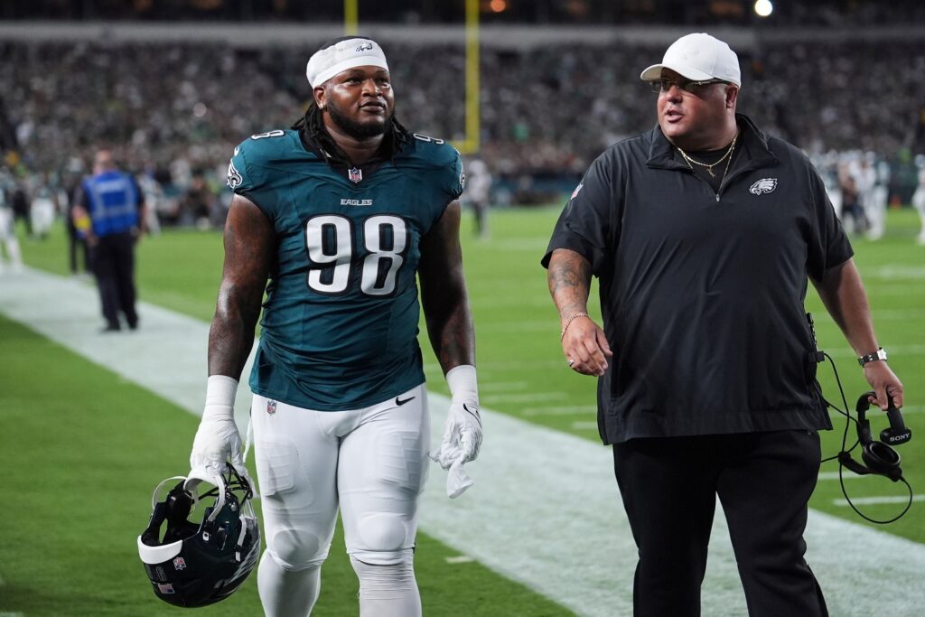 jalen-carter-big-dom-2025-09-04 Jalen Carter walks alongside Big Dom on the Eagles sideline