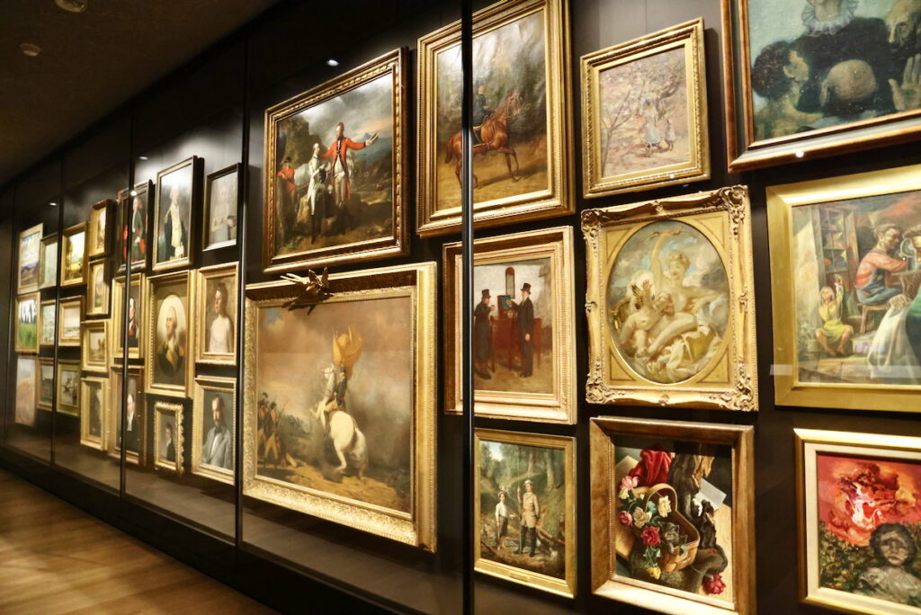 2025 10 17-e lee-princeton nj university art museum-dense A dense display in the Princeton University Art Museum's American art gallery