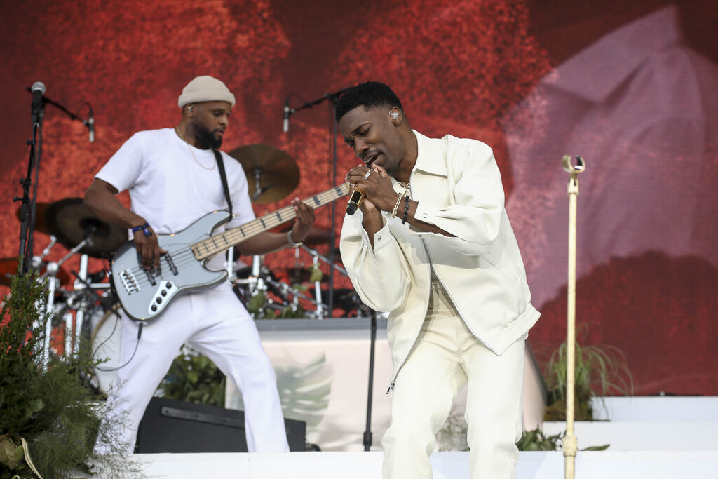 Giveon performs during day three of the Governors Ball Music Festival