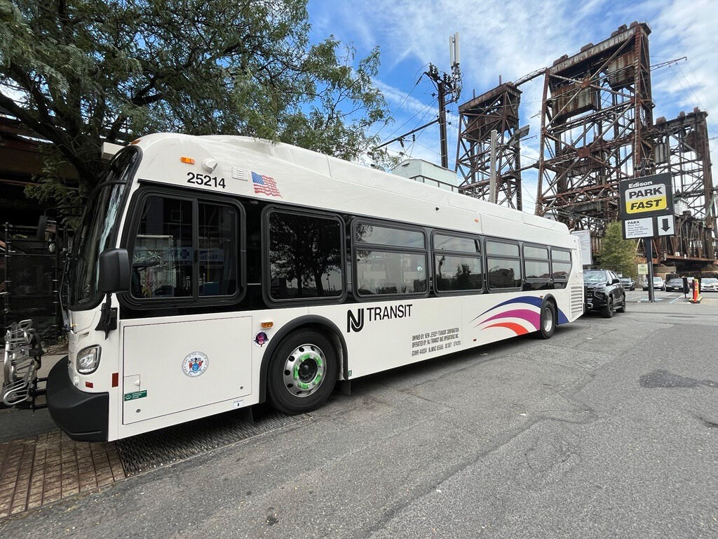 NJ-TRANSIT-BUS-EL-100125 New cover on NJ Transit Buses