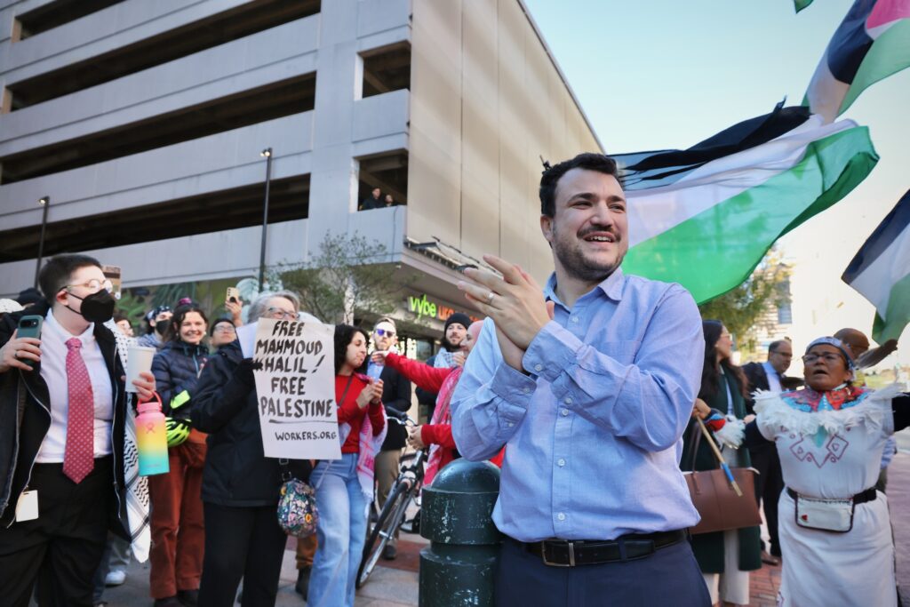 2025 10 21-e lee-mahmoud khalil-philadelphia federal courthouse-khalil v trump protesters clap Mahmoud Khalil thanks protesters