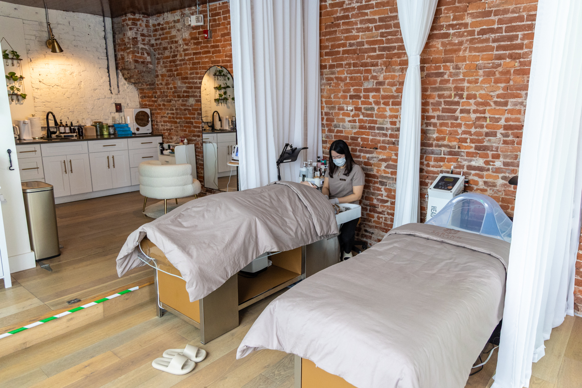 Sonia Yoon and two beds in Sarang Head Spa