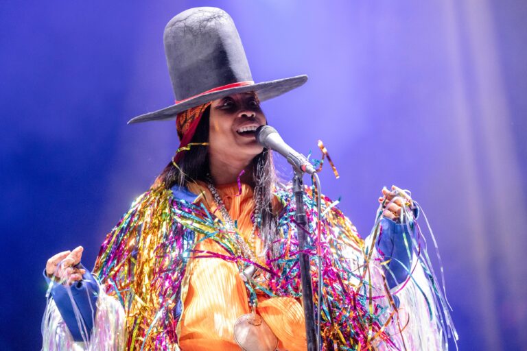 Erykah Badu performing