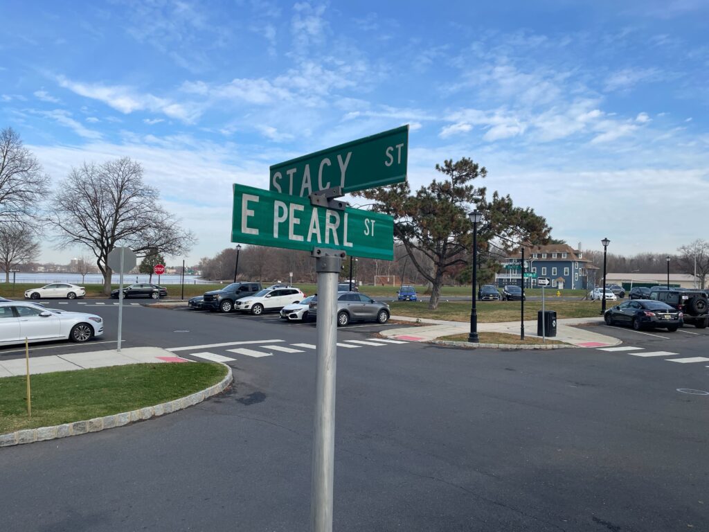 pearl-stacy-sign-burlington-nj-112325 A street sign denoting the intersection of Stacy and E. Pearl streets in Burlington, New Jersey