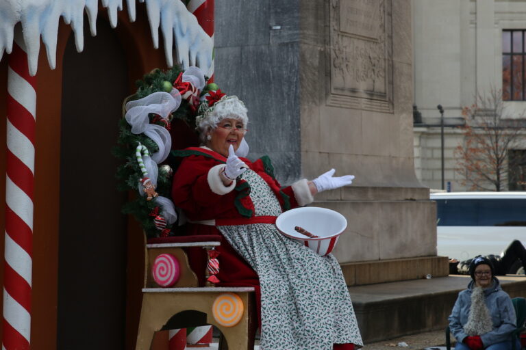 Mrs. Claus on float at 2025 Thanksgiving Day Parade