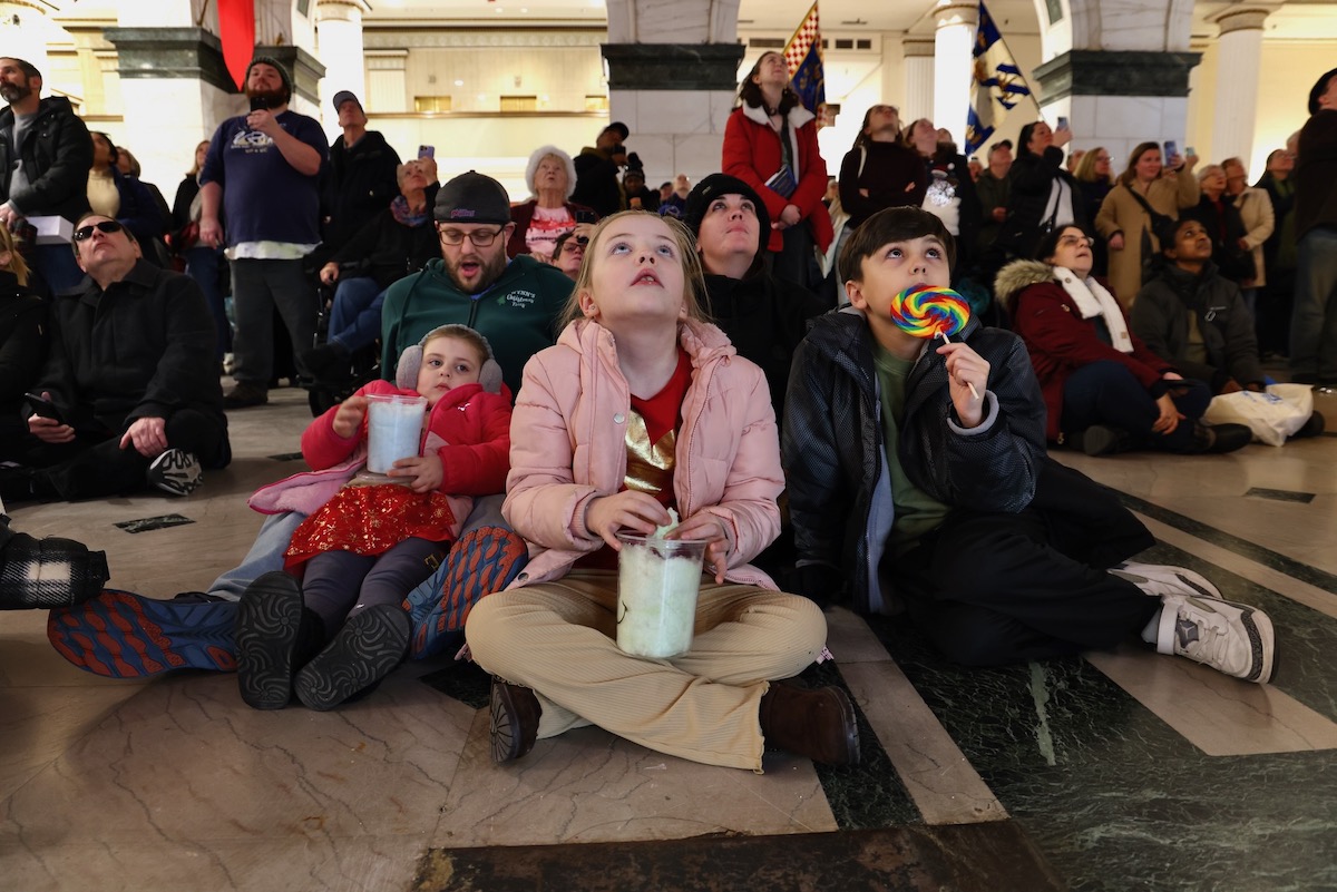 Children watching the Christmas Light Show at the Wanamaker Building.