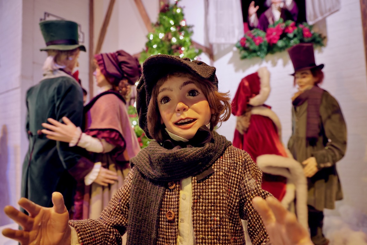 Animatronic figures at the Wanamaker Building
