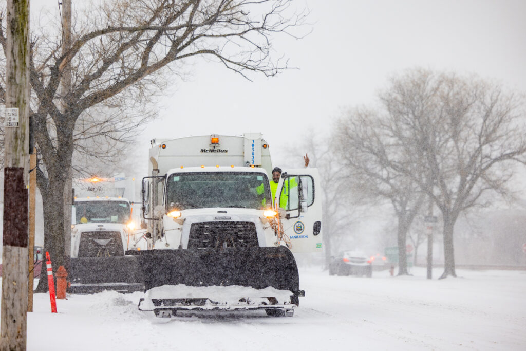 01 25 2026 k paynter sunday morning snow Snow plows on the street during a snowstorm