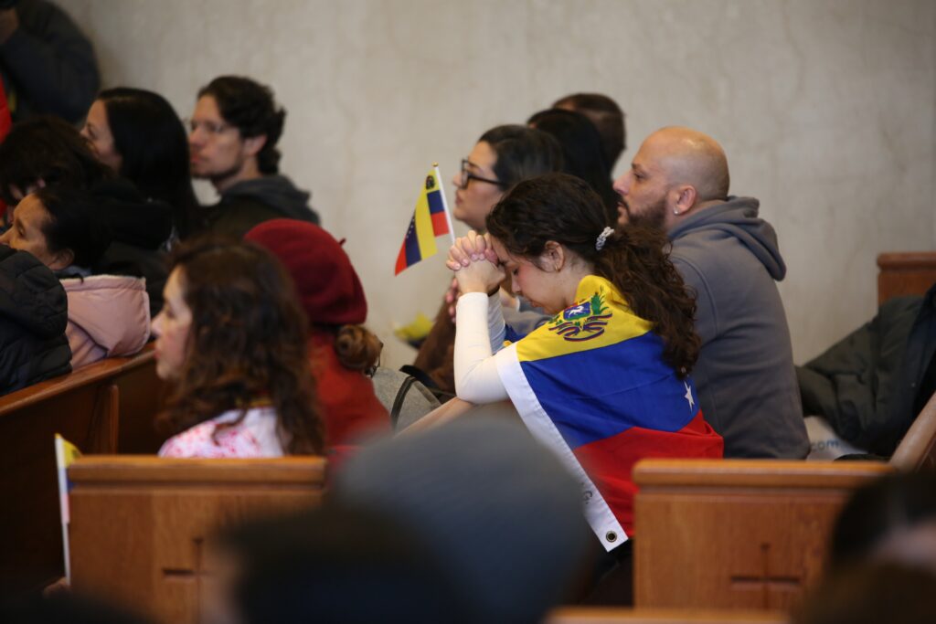 2026-01-04-Philadelphia-Venezuelan-community-Cathedral-Basilica-of-Saints-Peter-and-Paul-cs-6 People hold Venezuelan flags at the Cathedral Basilica of Saints Peter and Paul