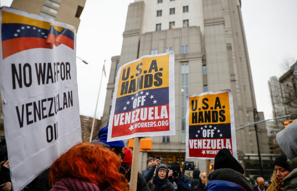 Venezuela US People protest outside Manhattan Federal Court before the arraignment of Venezuelan President Nicolas Maduro, Monday, Jan. 5, 2026, in New York. (AP Photo/Stefan Jeremiah)