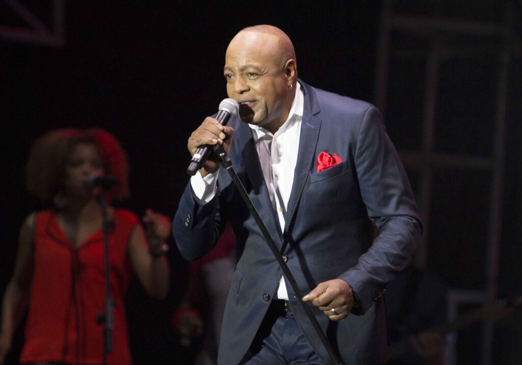 Peabo Bryson singing on stage