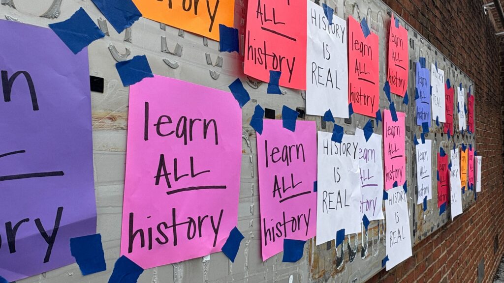 presidents-house-old-city-me-012326-05 Handwritten signs reading