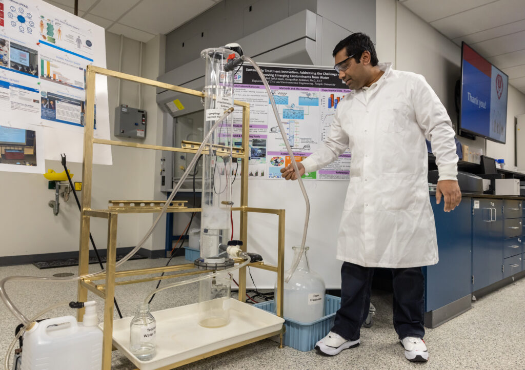 temple-sustainability-pfas-2026-01-16-1 Two scientists in the lab at Temple University