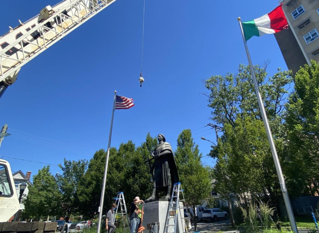 christopher-columbus-statue-removal-wilmington-2020 the Christopher Columbus statue in Wilmington being removed