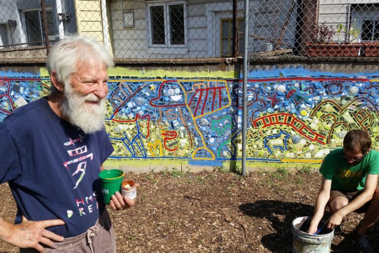 Isaiah Zagar leads a class in making a mosaic